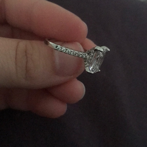 Diamond ring - Picture 2 of 2